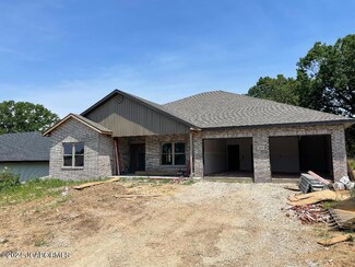5424 Kenview Dr, Jefferson City, MO 65109