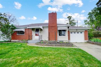 17 Foxridge Dr, Dayton, OH 45429