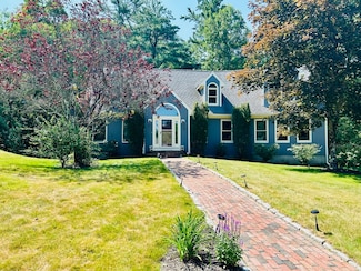 85 Green Meadow Ct, Whitinsville, MA 01588