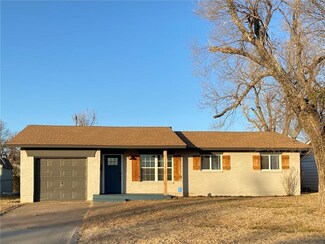 917 Astoria Dr, Moore, OK 73160