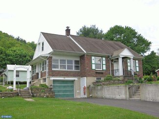 24 Chestnut St, Lenhartsville, PA 19534