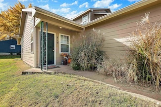 819 Mission Ave, Manhattan, KS 66502