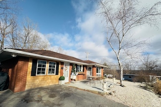 2 White Birch Ln, New Baltimore, NY 12192
