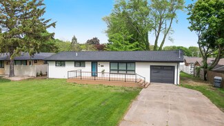 2219 Lakeshore Dr, Saint Joseph, MI 49085