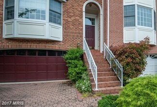 8171 Madrillon Ct, Vienna, VA 22182