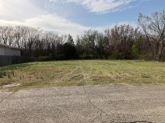 1009 Lakeland St, Checotah, OK 74426