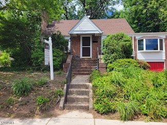 17 Danna Way, Saddle Brook, NJ 07663