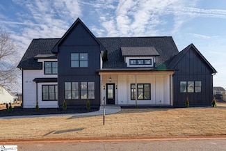 938 Benchmark Dr, Wellford, SC 29385