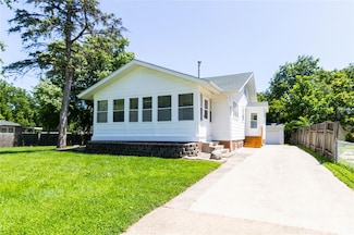 3819 E 32nd St, Des Moines, IA 50317