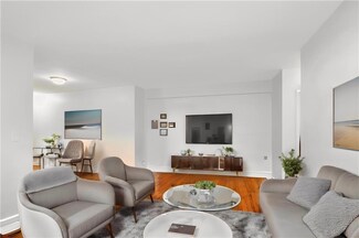 387 Avenue S Unit 3E, Gravesend, NY 11223
