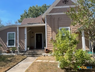 606 Schwab St, Yoakum, TX 77995