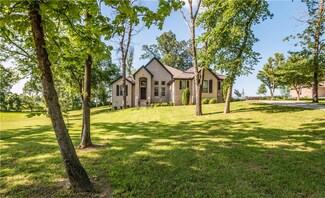 907 King Arthur Dr, Springdale, AR 72762