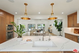 913 N Beverly Glen Blvd, Los Angeles, CA 90077