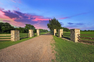 6347 Wynne Ln, Round Top, TX 78954