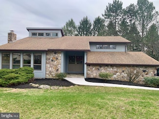 8216 Peach Ln, Fogelsville, PA 18051