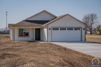 1929 NW Vail Ct, Topeka, KS 66608