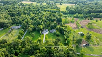 588 Deerfield Rd, Walnut Hill, IL 62893