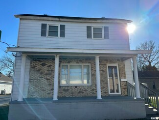 203 E Poplar St, Du Quoin, IL 62832
