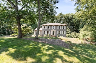 4 Shirley Ln, Norfolk, MA 02056