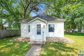 355 E 2nd St, Parker, SD 57053