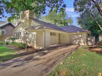 617 N Crestway St, Wichita, KS 67208