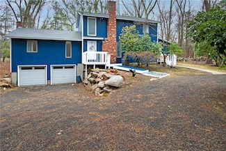 20 Holly Hill Ct, East Greenwich, RI 02818