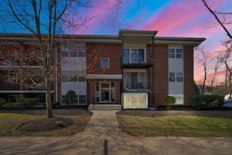 32 Pleasant Dr Unit 16, Stoughton, MA 02072