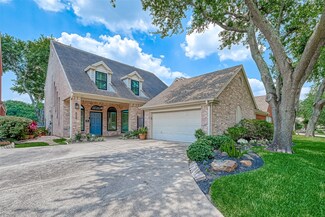 522 Kingfisher Dr, Sugar Land, TX 77478