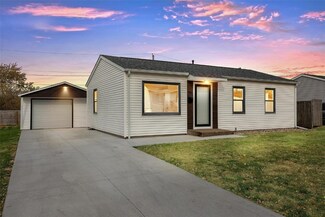 960 Fairview Dr, Marion, IA 52302