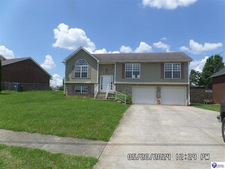 235 Meadowlake Dr, Radcliff, KY 40160