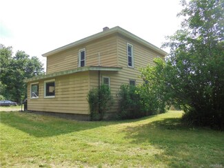 10036 Hawkins Rd, Gowanda, NY 14070