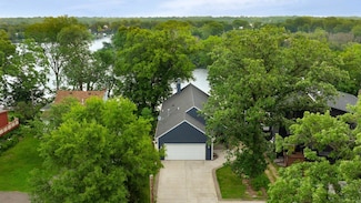 1601 W Medicine Lake Dr, Plymouth, MN 55441