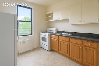 1466 E Gun Hill Rd Unit 10C, Pelham Gardens, NY 10469