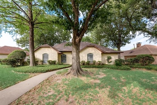 2105 Pleasant Dr, Ennis, TX 75119