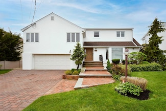 3544 Woodward St, Oceanside, NY 11572