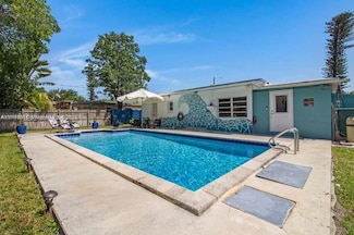 827 NE 140th St, North Miami, FL 33161