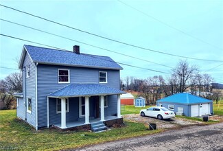 1077 Pinewood Dr, Adena, OH 43901