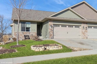 1209 Creekside Dr, Tiffin, IA 52340