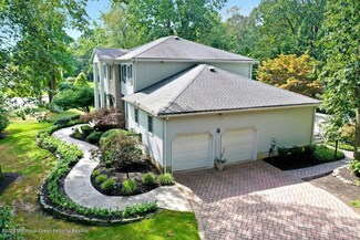 14 Kingswood Way, Manalapan, NJ 07726