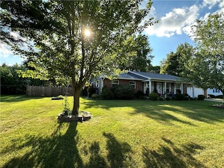 1005 S Pine St, Pana, IL 62557