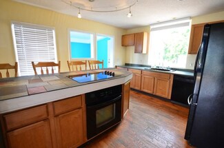 2 Yvonne St, Nashua, NH 03060