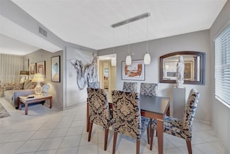 4000 NW 44th Ave Unit 405, Lauderdale Lakes, FL 33319