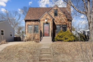 714 34th St NE, Cedar Rapids, IA 52402