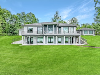 13 Kellogg St, Brookfield, CT 06804