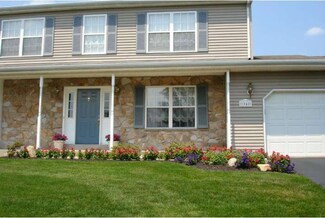 1040 Crimson Ln, Pottstown, PA 19464