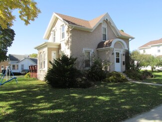 232 S Sycamore St, Monticello, IA 52310