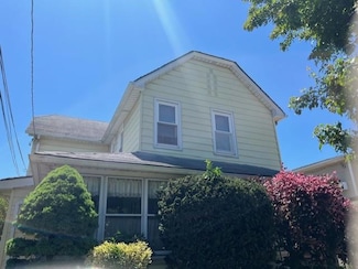 221 Lincoln Ave, Mineola, NY 11501