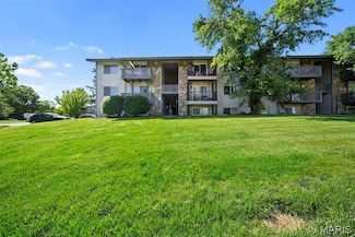 1811 Gascony Parc Dr, Lake Saint Louis, MO 63367