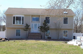 3 Pinetree Ct, ComMacK, NY 11725