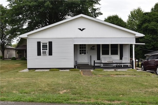 558 6th St NW, Carrollton, OH 44615